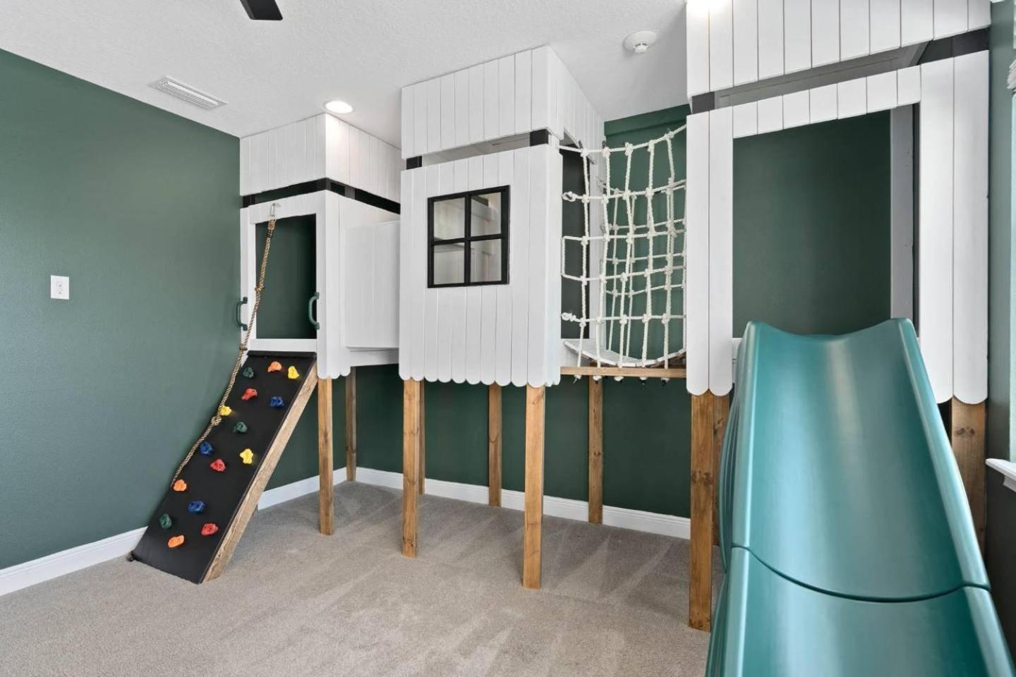 Holiday home Stylish 10 Bdrm With Galactic Themed In Encore