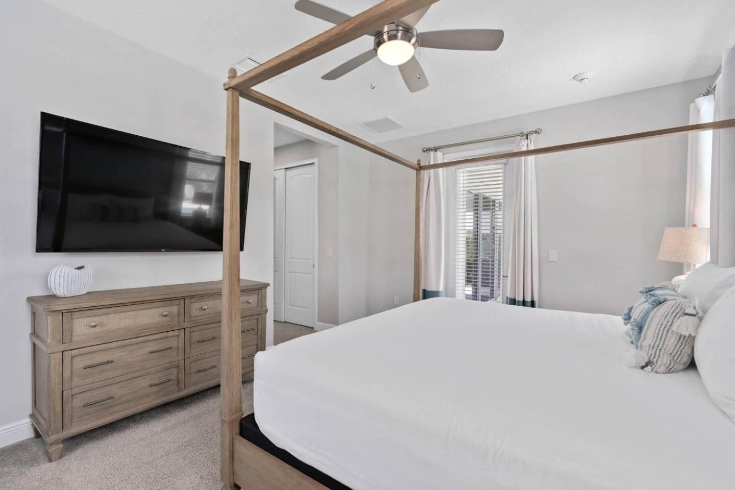 Stylish 10 Bdrm With Galactic Themed In Encore Holiday home