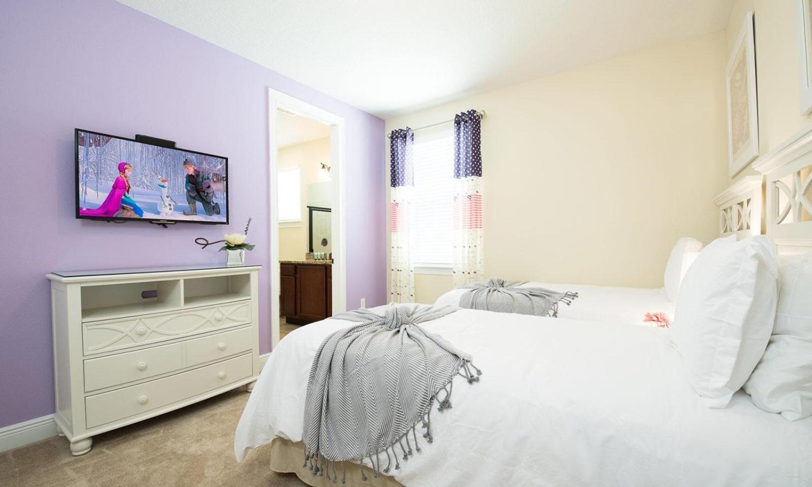 Spacious Graceful 10 Bdrm House With Kitchen At Encore *