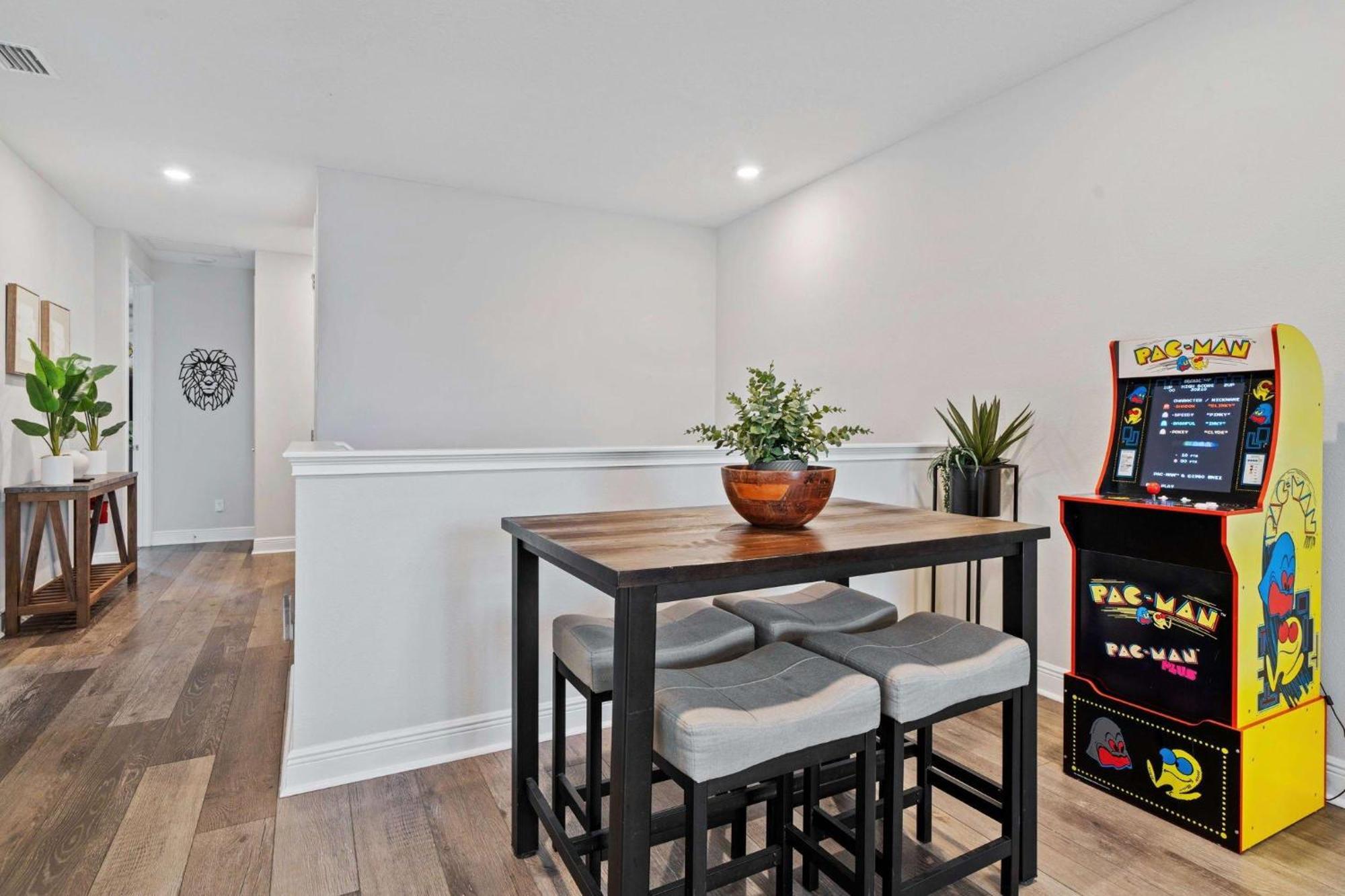 Astonishing 7 Bdrm W Theater At Encore Holiday home