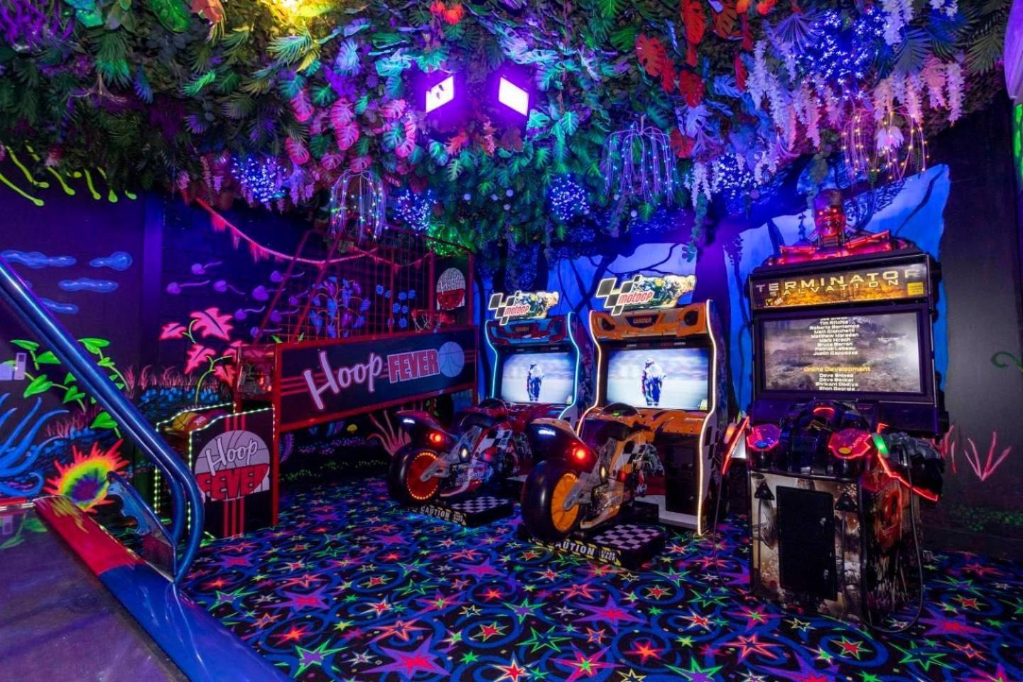 Bd015j - Mania Bear's Den Mansion With Themed Bedrooms At Reunion