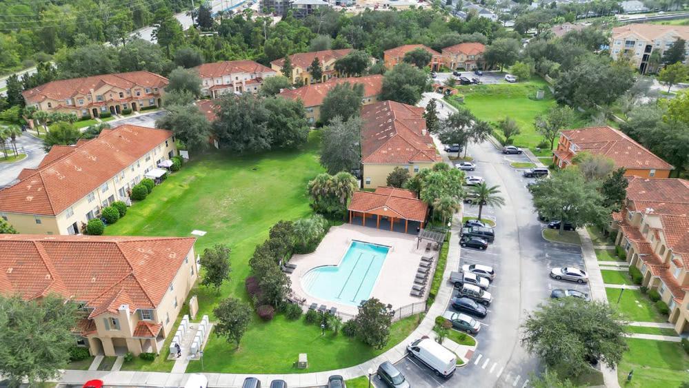 Quiet Corner Gem In Gated Crestwynd Bay Orlando