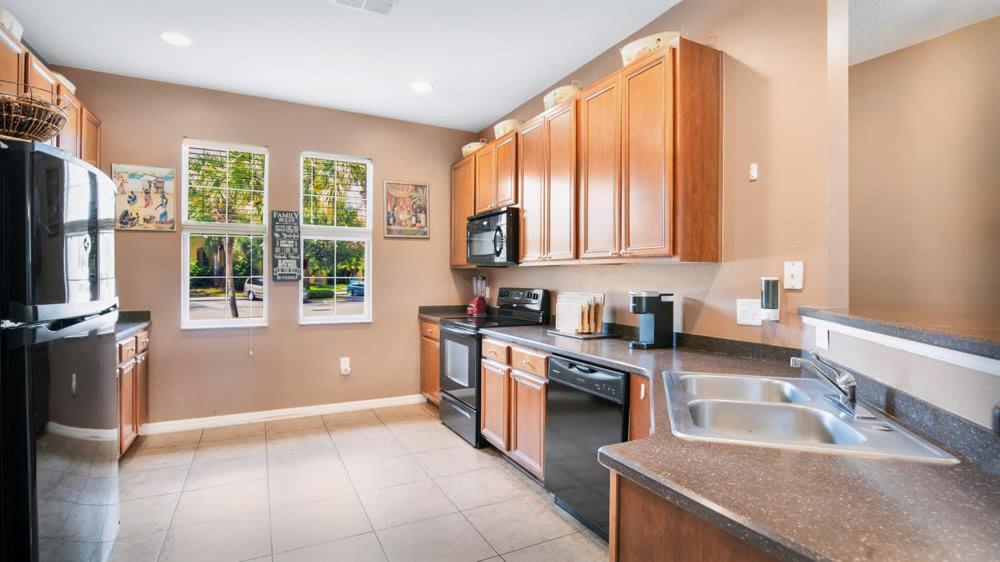 Quiet Corner Gem In Gated Crestwynd Bay Orlando