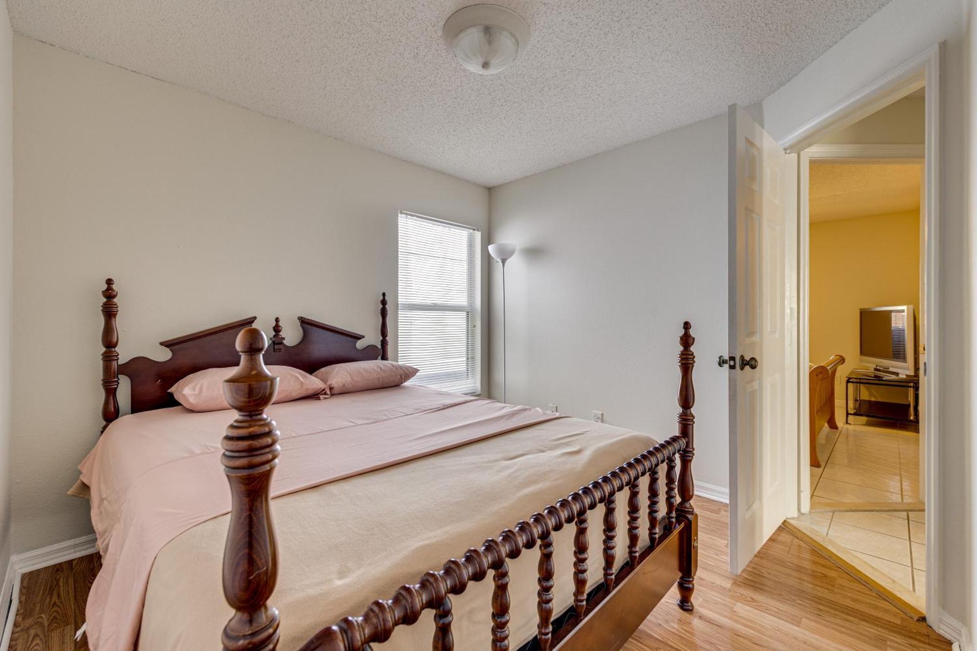 Holiday home Family In Suburbs About 12 Mi To Dtwn! *