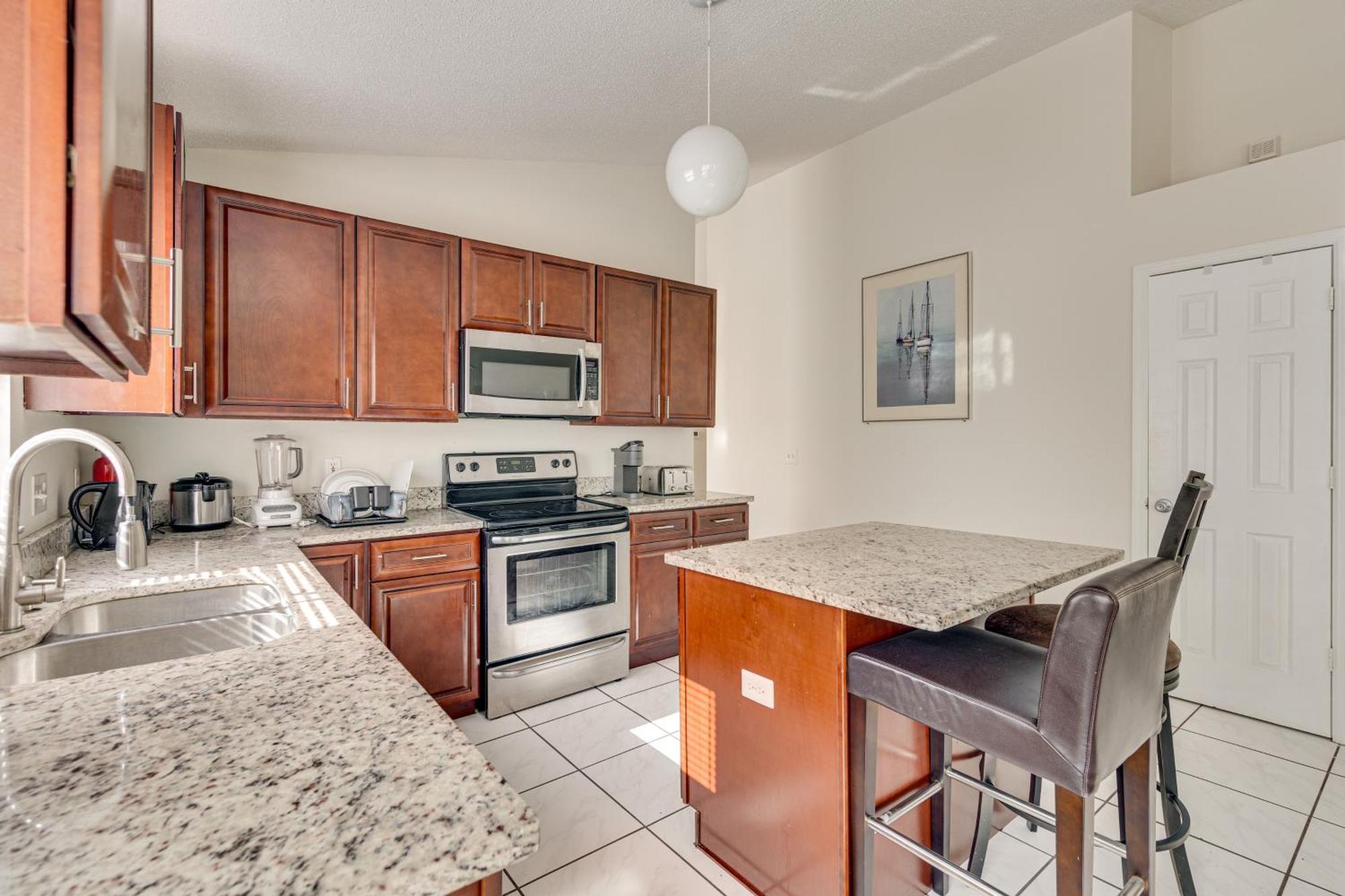 Family In Suburbs About 12 Mi To Dtwn! Holiday home *