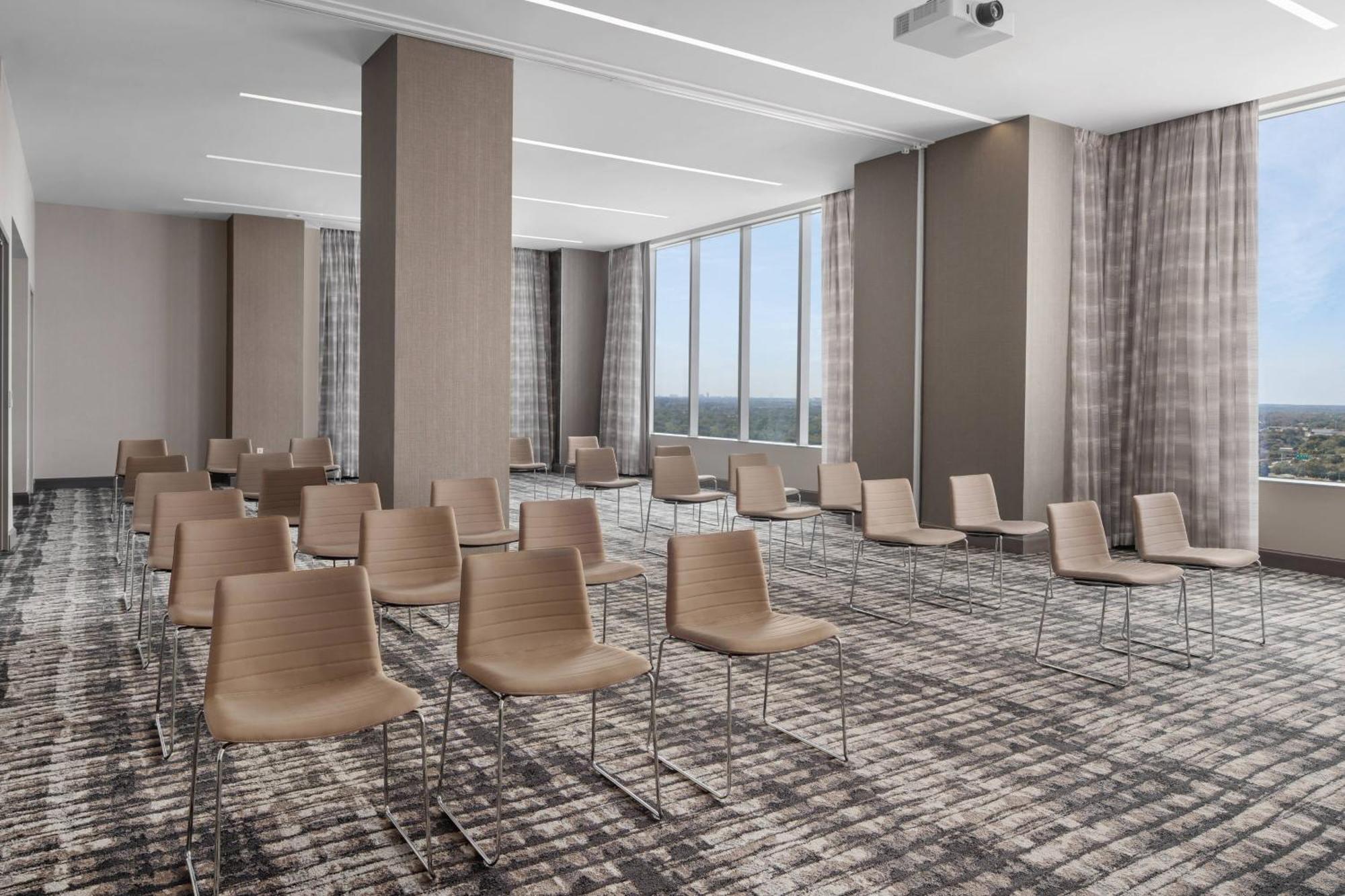 Ac By Marriott Downtown Hotel 2*