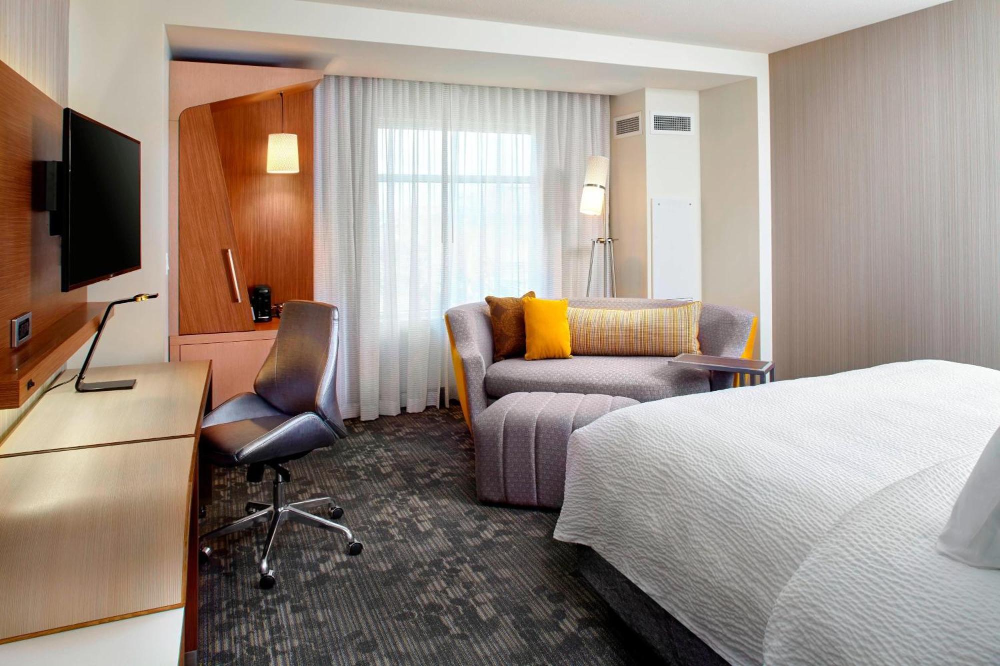 Courtyard By Marriott Nona Hotel Orlando