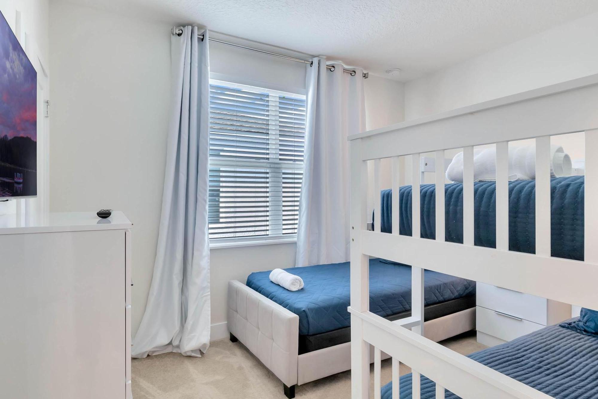 4 Bedrooms Pool Hidden Forest Amenities * Orlando