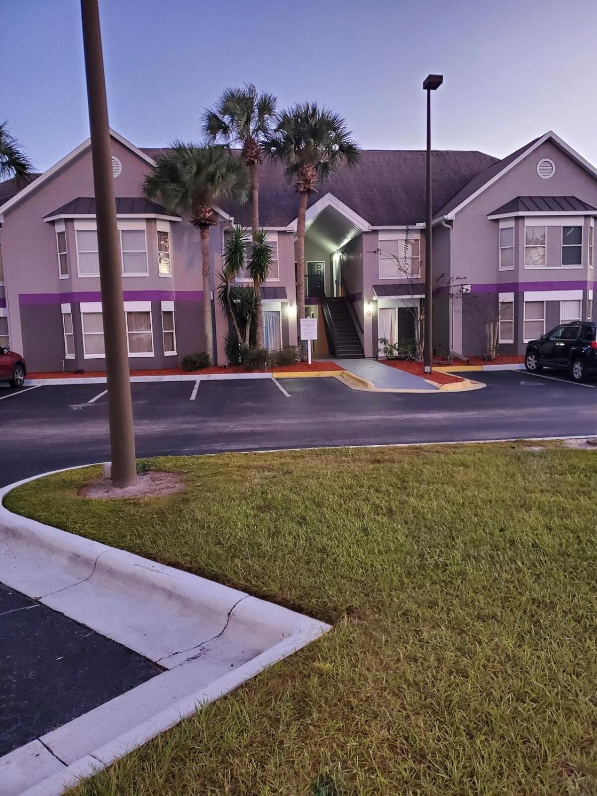 2 Miles From 1 Bedroom 1 Bath Orlando