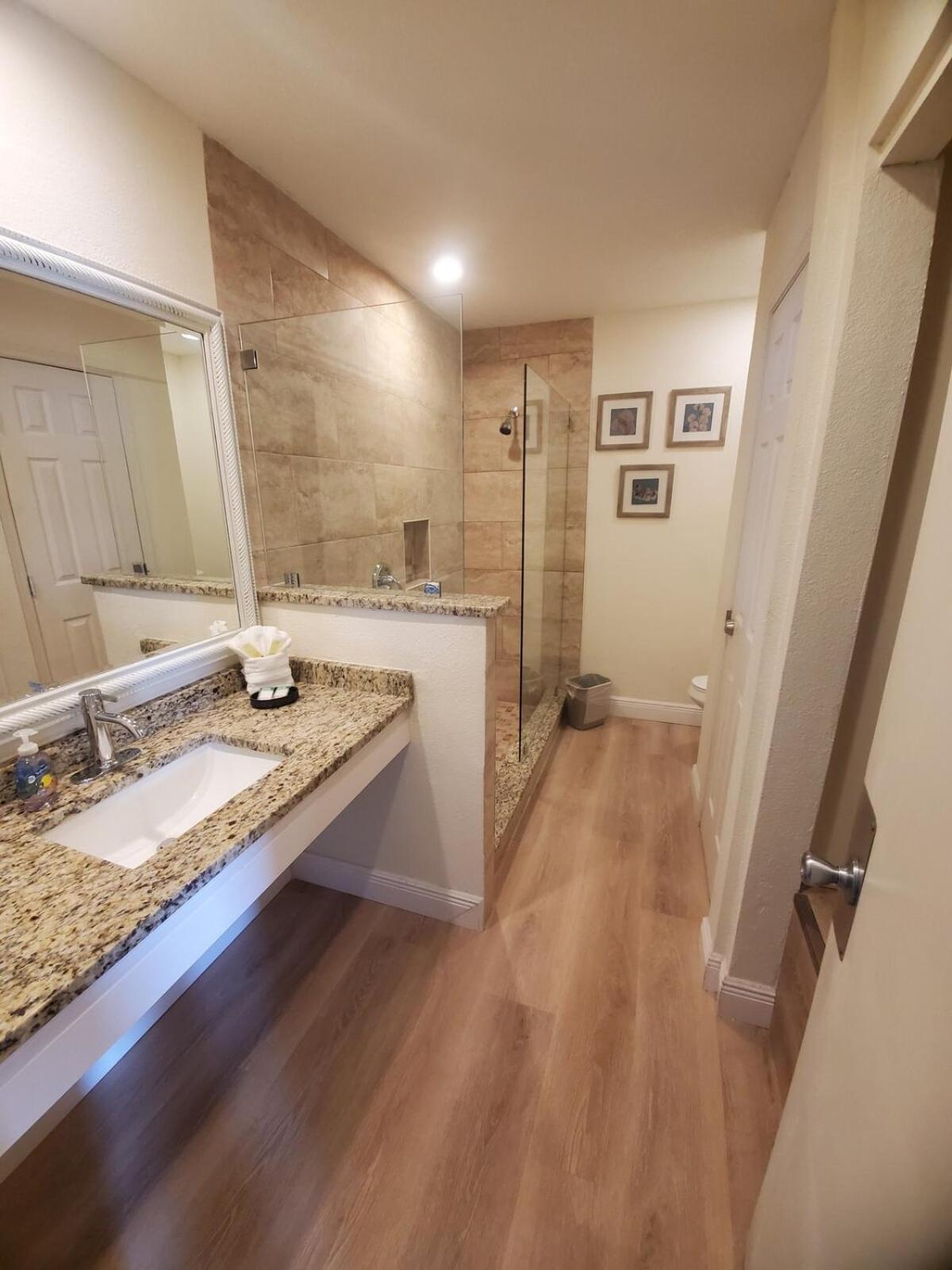 2 Miles From 1 Bedroom 1 Bath Apartment *