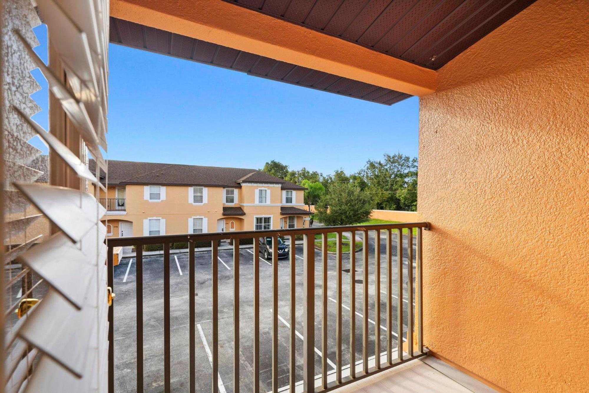 Sweet 3 Bedroom Townhome 2407 *