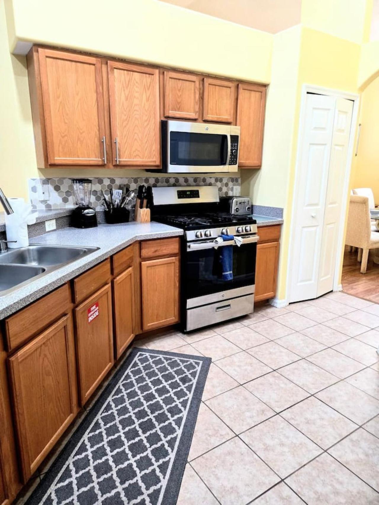 Joyful And Bright 4 Bedroom 3 Bathroom Pool Holiday home