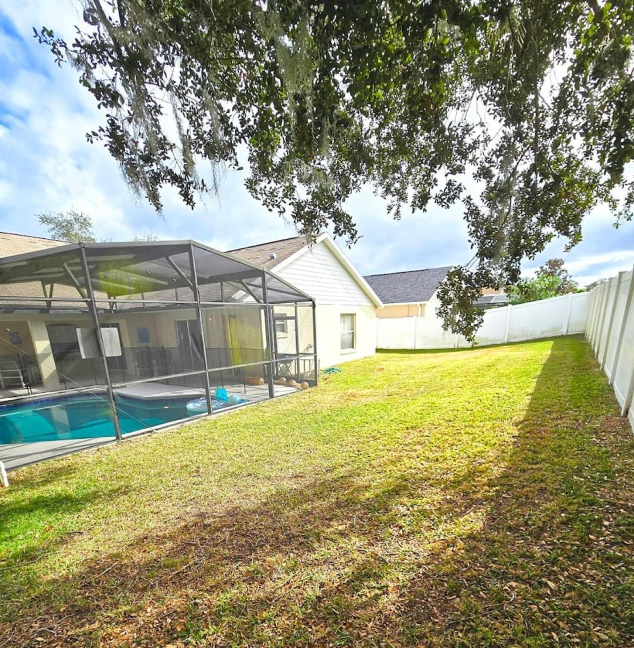 Joyful And Bright 4 Bedroom 3 Bathroom Pool