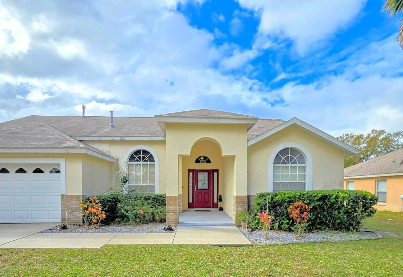 Joyful And Bright 4 Bedroom 3 Bathroom Pool Holiday home *