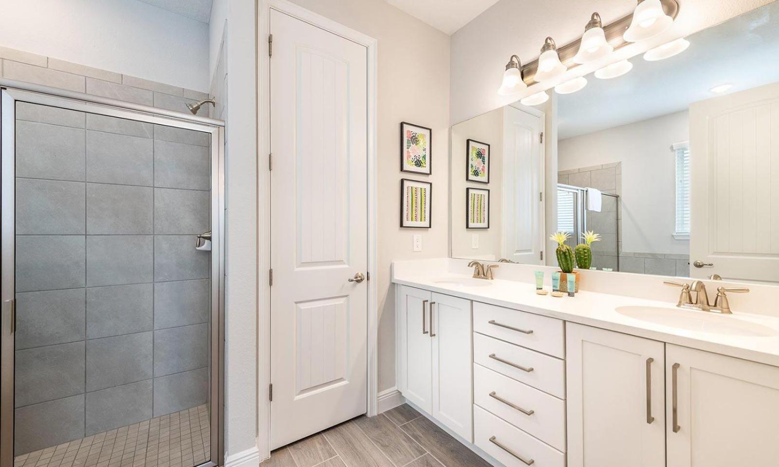 Dazzling 8 Bdrm With Putting At Encore Holiday home Orlando