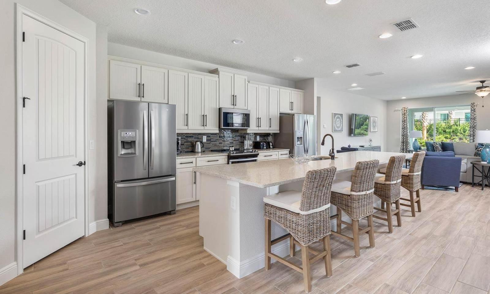 Colorful 9 Bdrm House With Large Pool In Encore