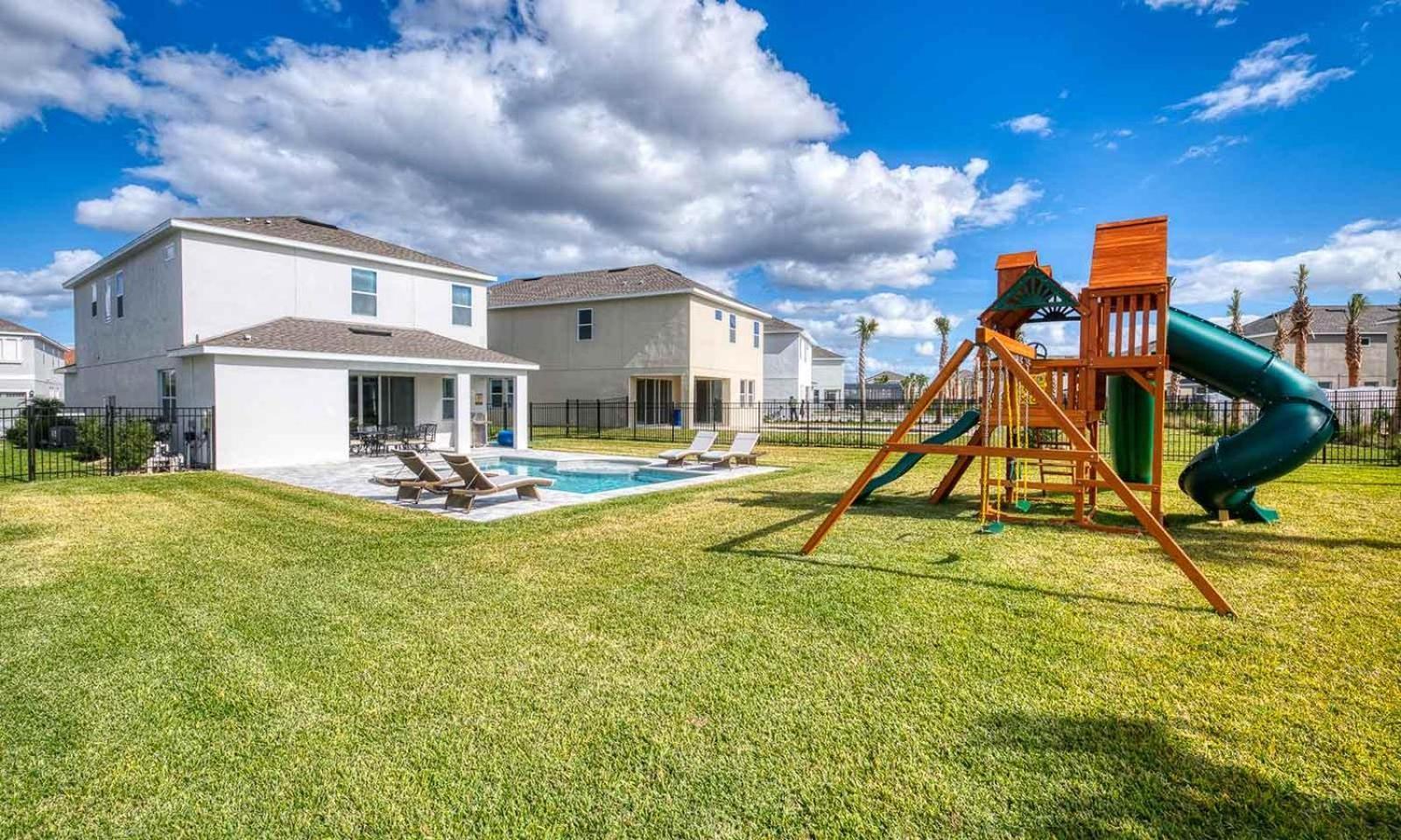 Spacious 5 Bdrm With Playground In Encore *