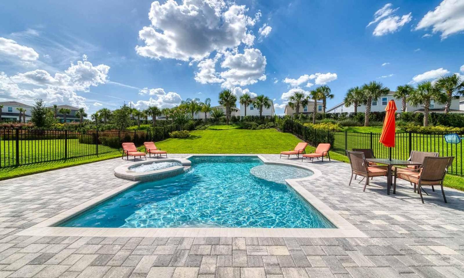 Serene 8 Bdrm With Large Patio In Encore *