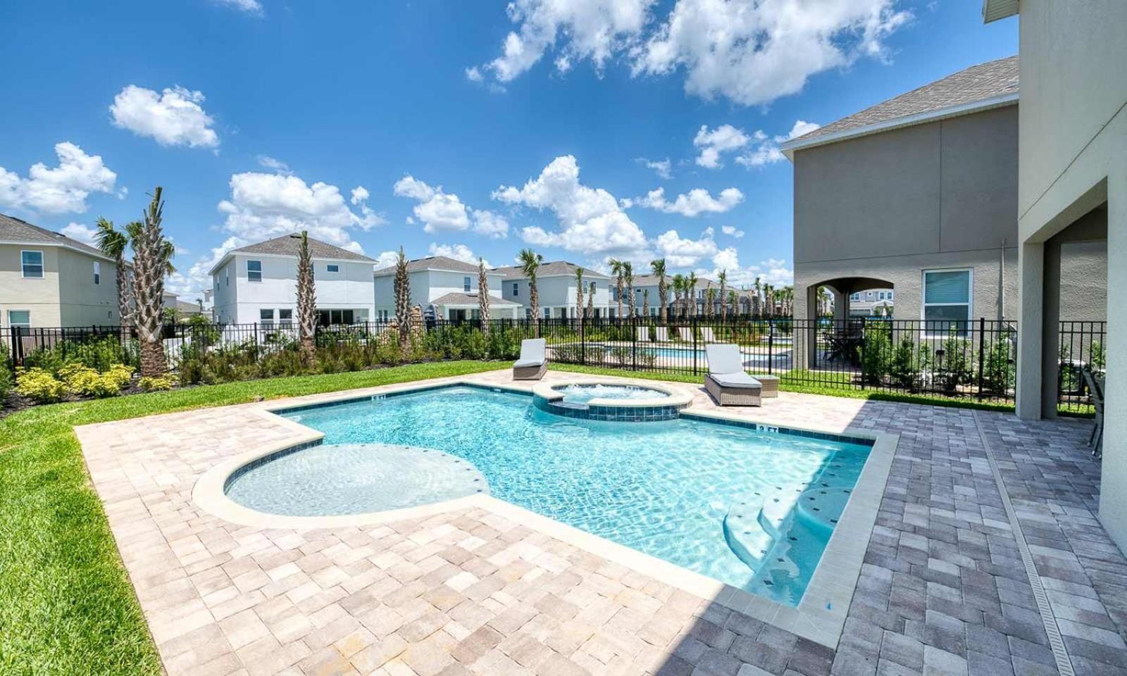 Modern 6 Bdrm Abode With Private Pool And In Encore *