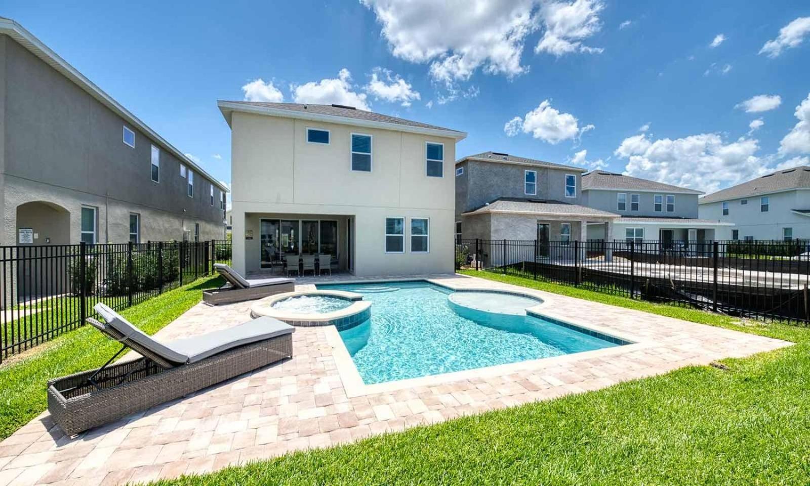 Modern 6 Bdrm Abode With Private Pool And In Encore Holiday home Orlando