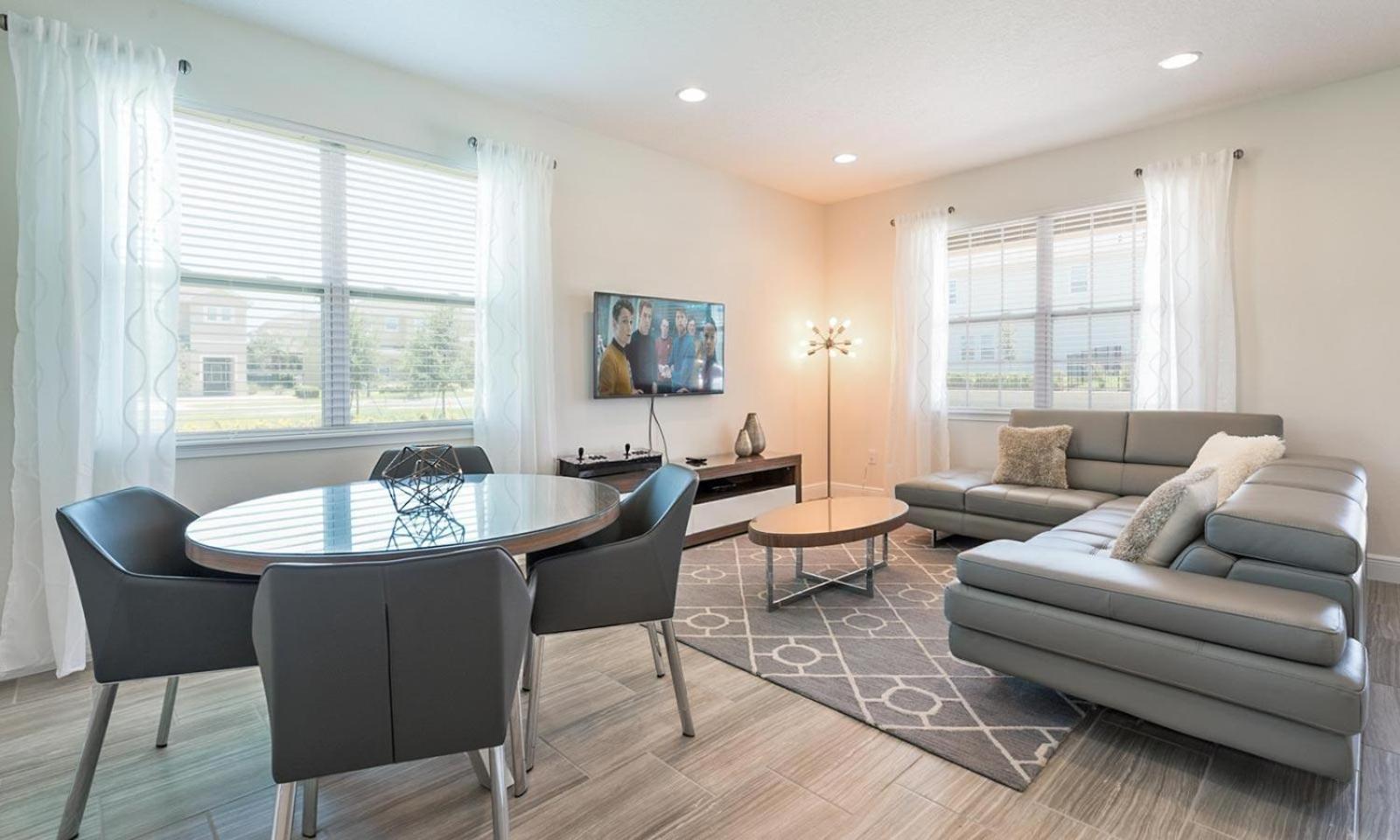 Bright Chic 6 Bdrm With Games At Encore Holiday home
