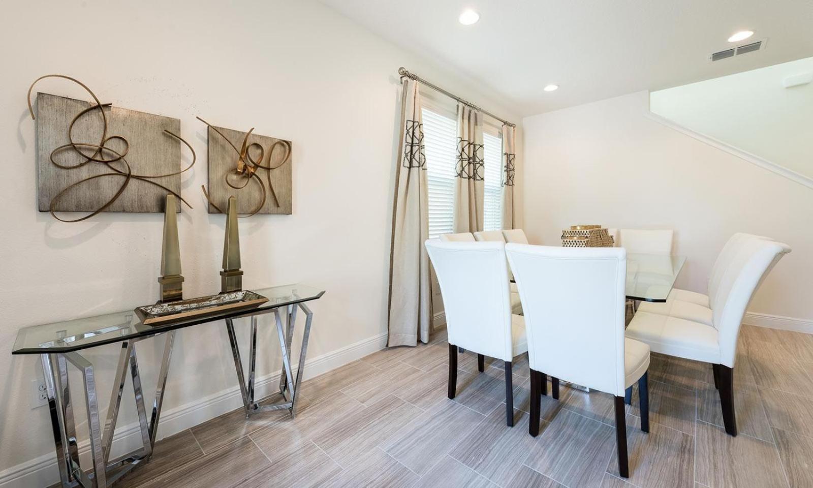 Holiday home Sleek 5 Bdrm With Fun Themed Bedroom At Encore