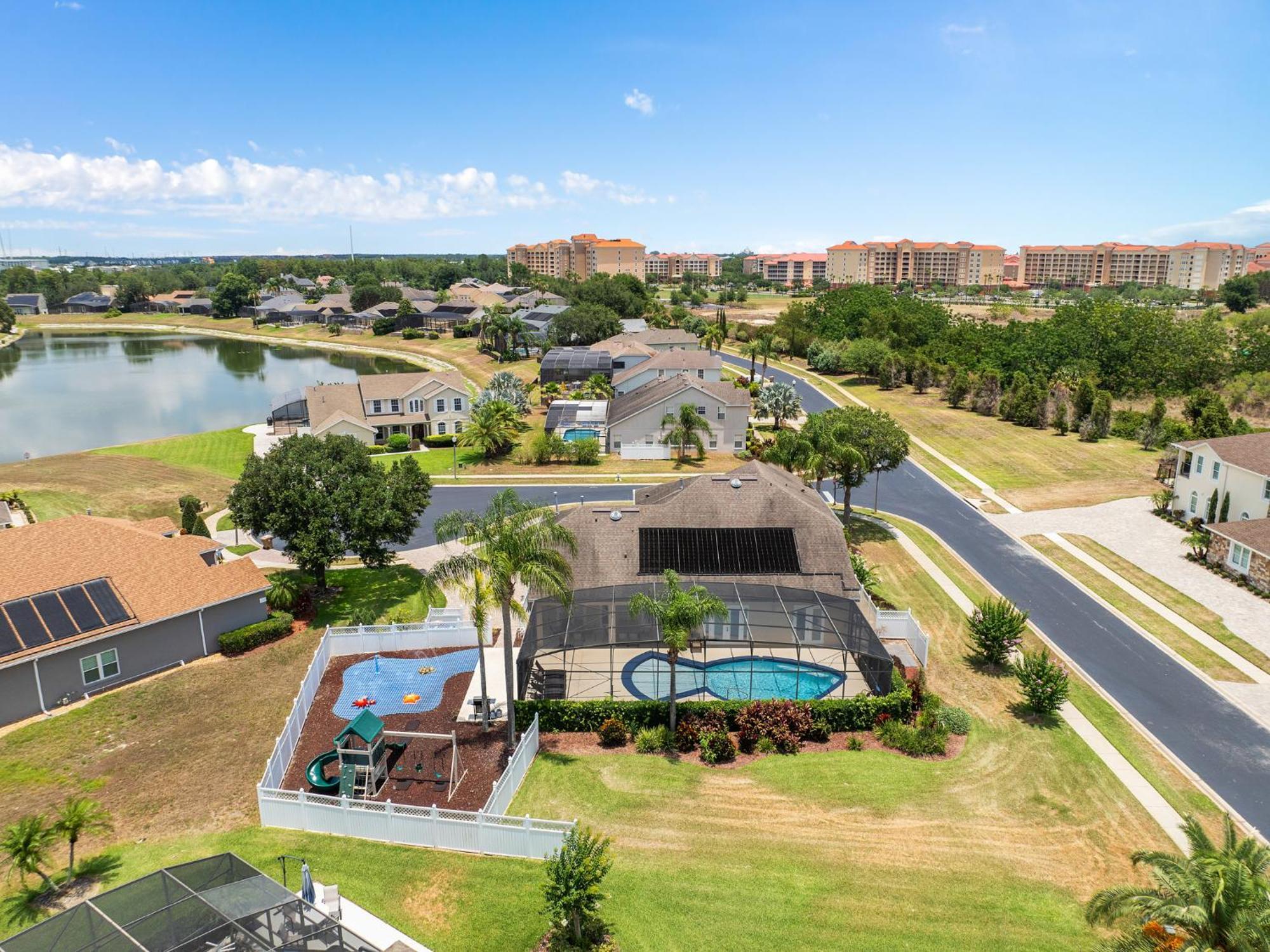 Holiday home Mickeys Sunrise - Phenomenal 7br Themed Theater Swingset Splashpad Gas Bbq - 2 Miles To Orlando