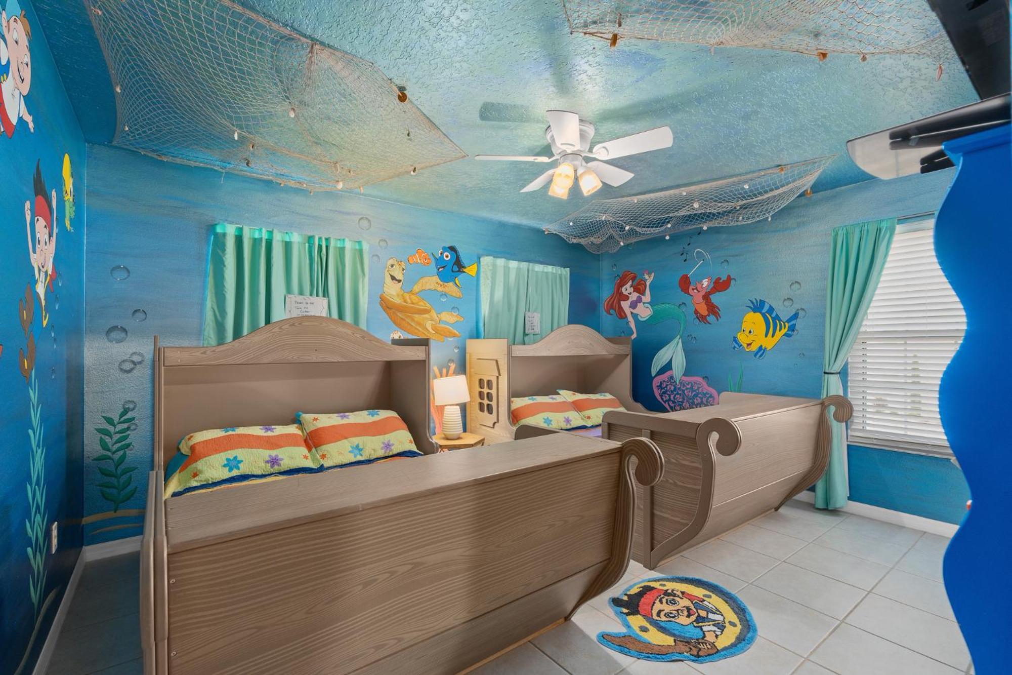Mickeys Sunrise - Phenomenal 7br Themed Theater Swingset Splashpad Gas Bbq - 2 Miles To Holiday home Orlando