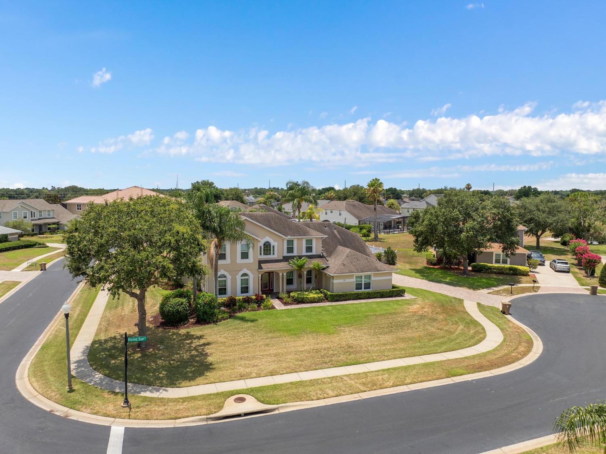 Holiday home Mickeys Sunrise - Phenomenal 7br Themed Theater Swingset Splashpad Gas Bbq - 2 Miles To Orlando