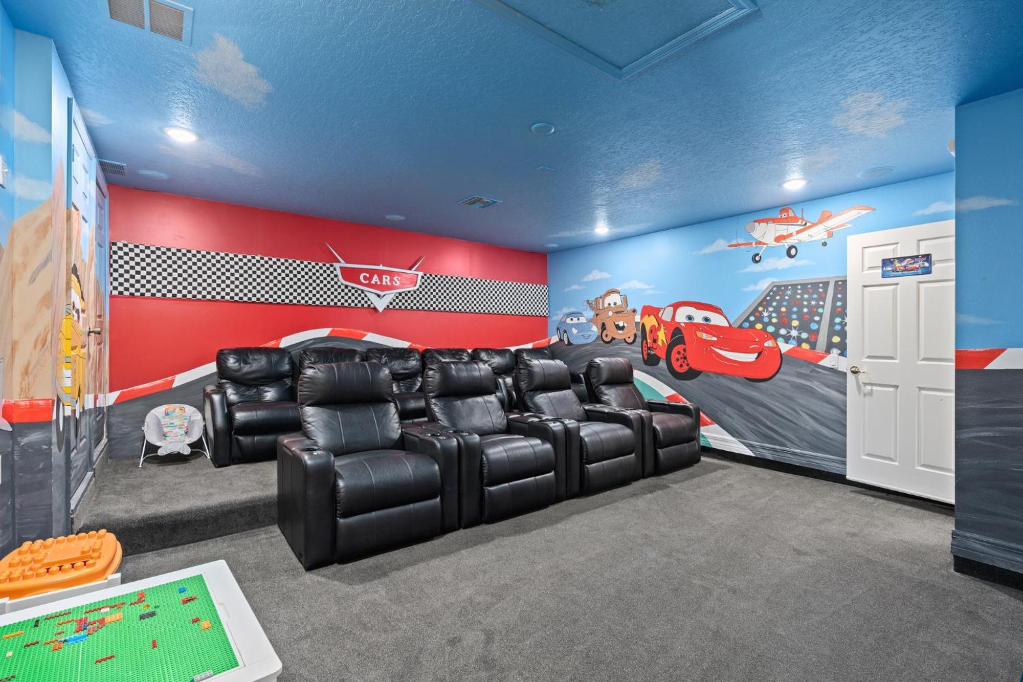 Holiday home Mickeys Sunrise - Phenomenal 7br Themed Theater Swingset Splashpad Gas Bbq - 2 Miles To *