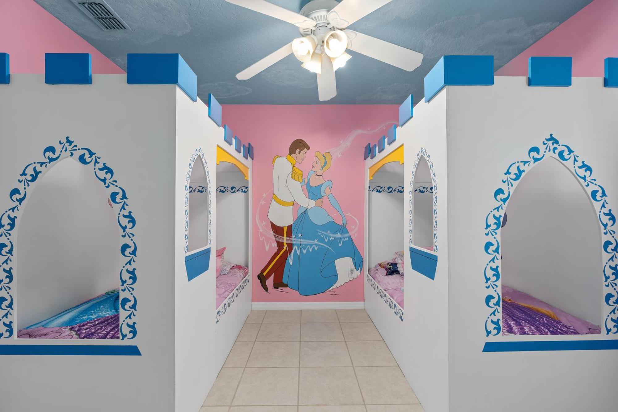 Mickeys Sunrise - Phenomenal 7br Themed Theater Swingset Splashpad Gas Bbq - 2 Miles To Holiday home *