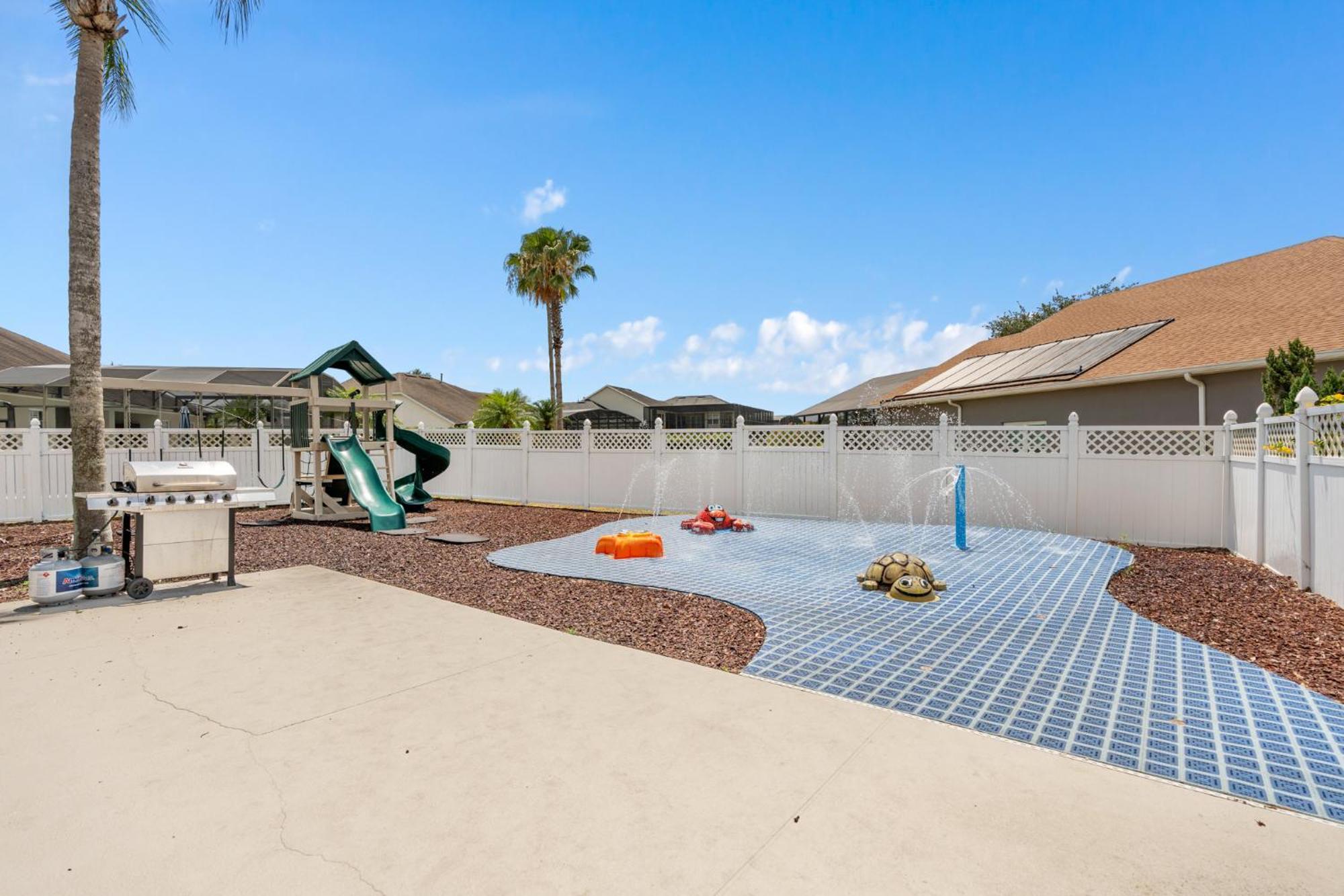 Holiday home Mickeys Sunrise - Phenomenal 7br Themed Theater Swingset Splashpad Gas Bbq - 2 Miles To Orlando