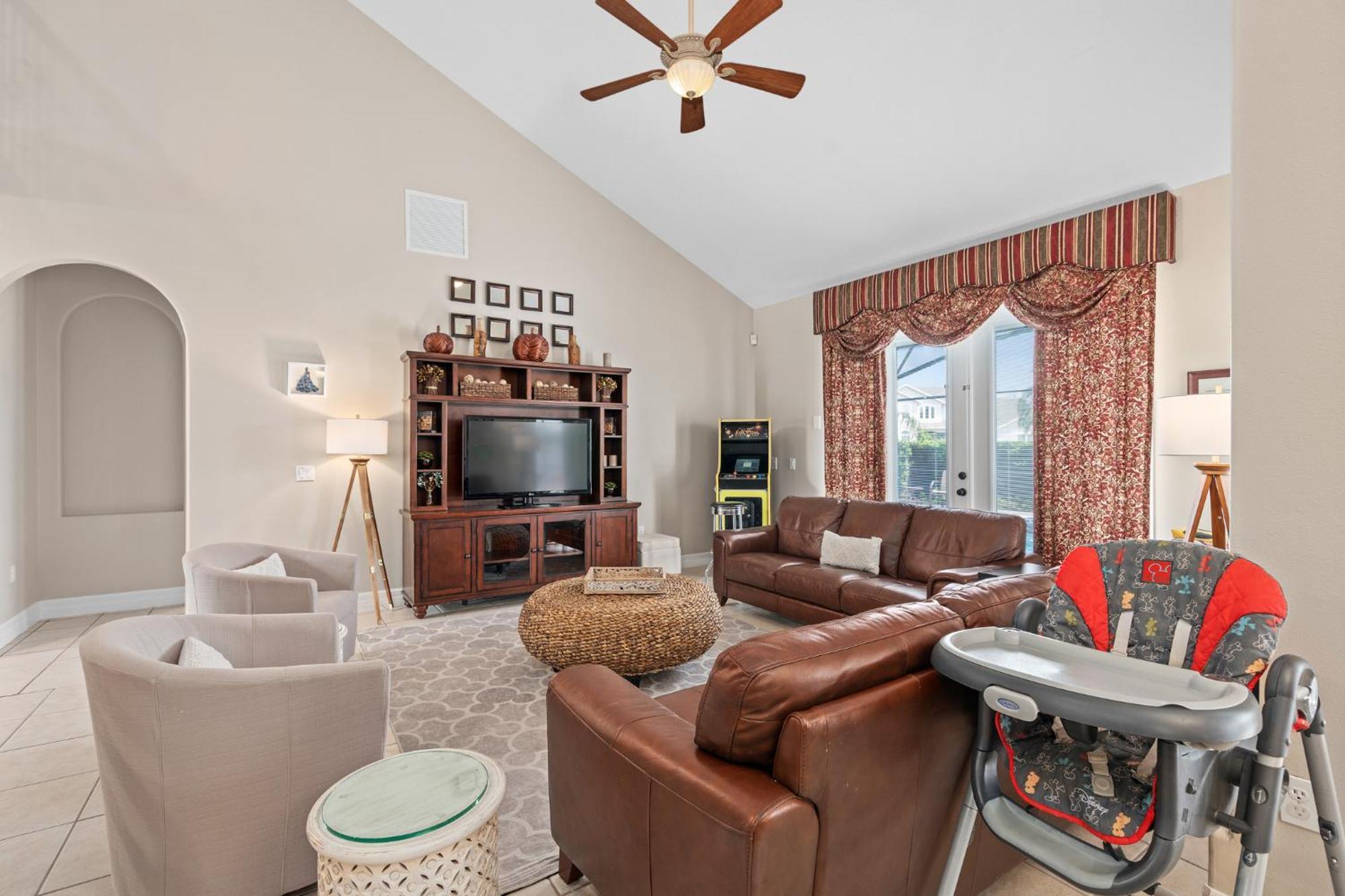 Mickeys Sunrise - Phenomenal 7br Themed Theater Swingset Splashpad Gas Bbq - 2 Miles To Holiday home Orlando