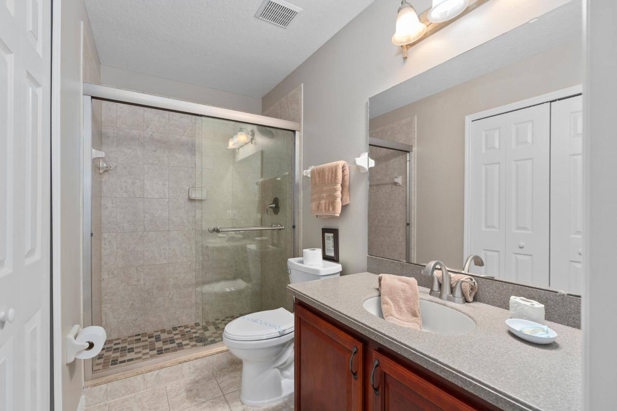 Holiday home Mickeys Sunrise - Phenomenal 7br Themed Theater Swingset Splashpad Gas Bbq - 2 Miles To Orlando
