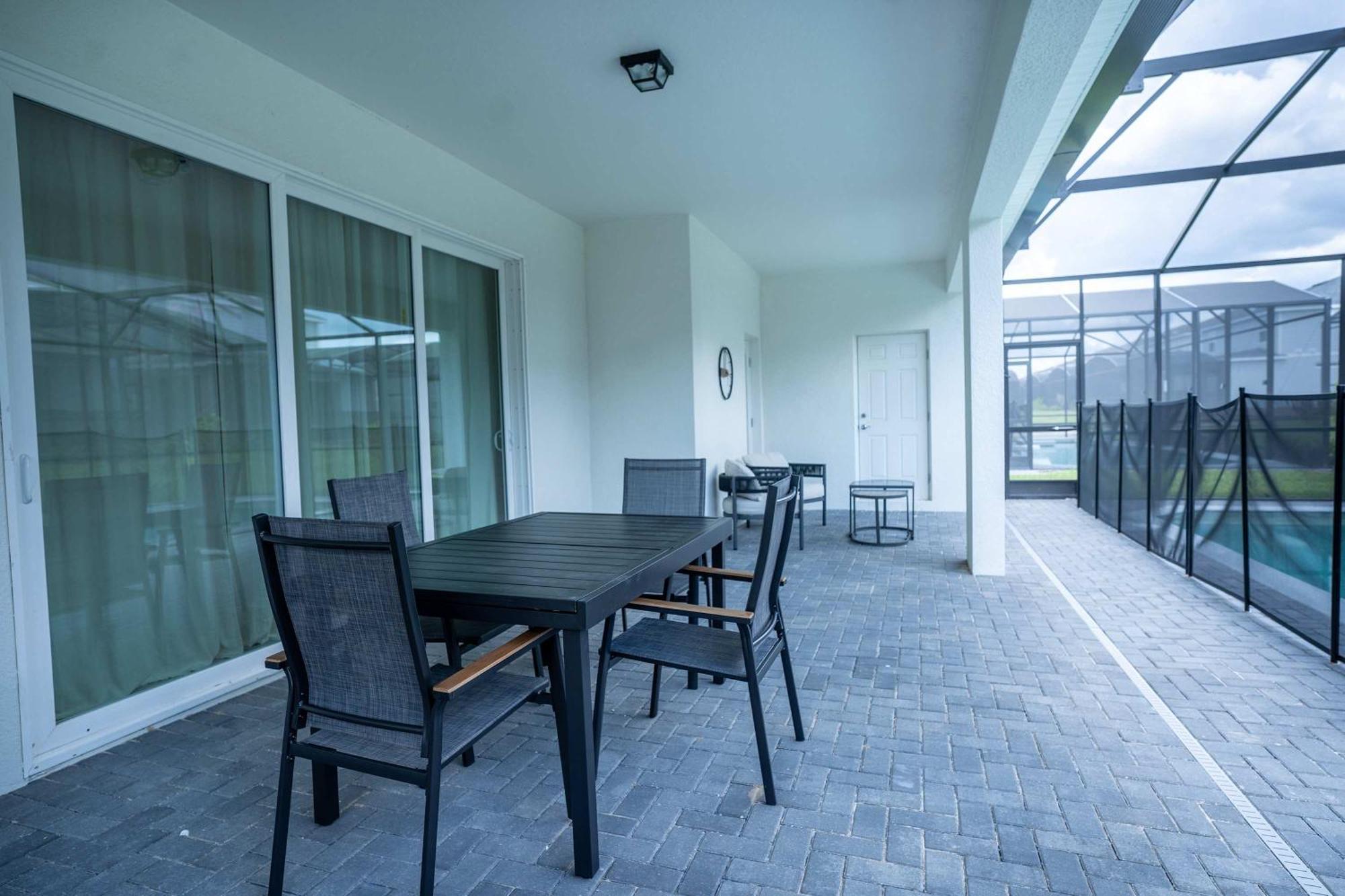 Stunning 10 Bed With Themed Pool Holiday home *