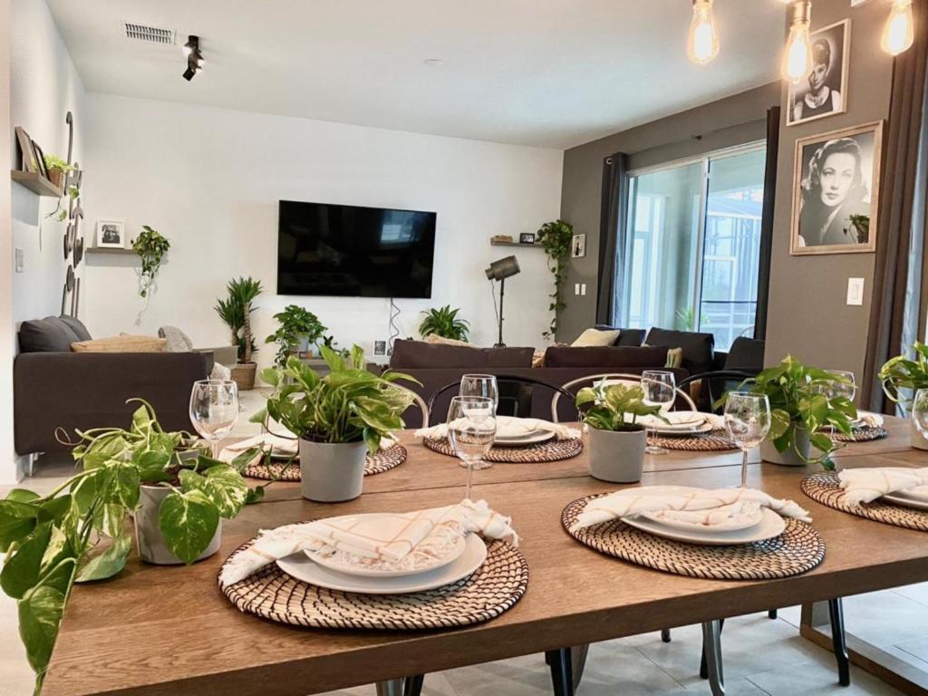 Luxury 6 Bedroom 5 Bath Poolhome 214 Holiday home Orlando