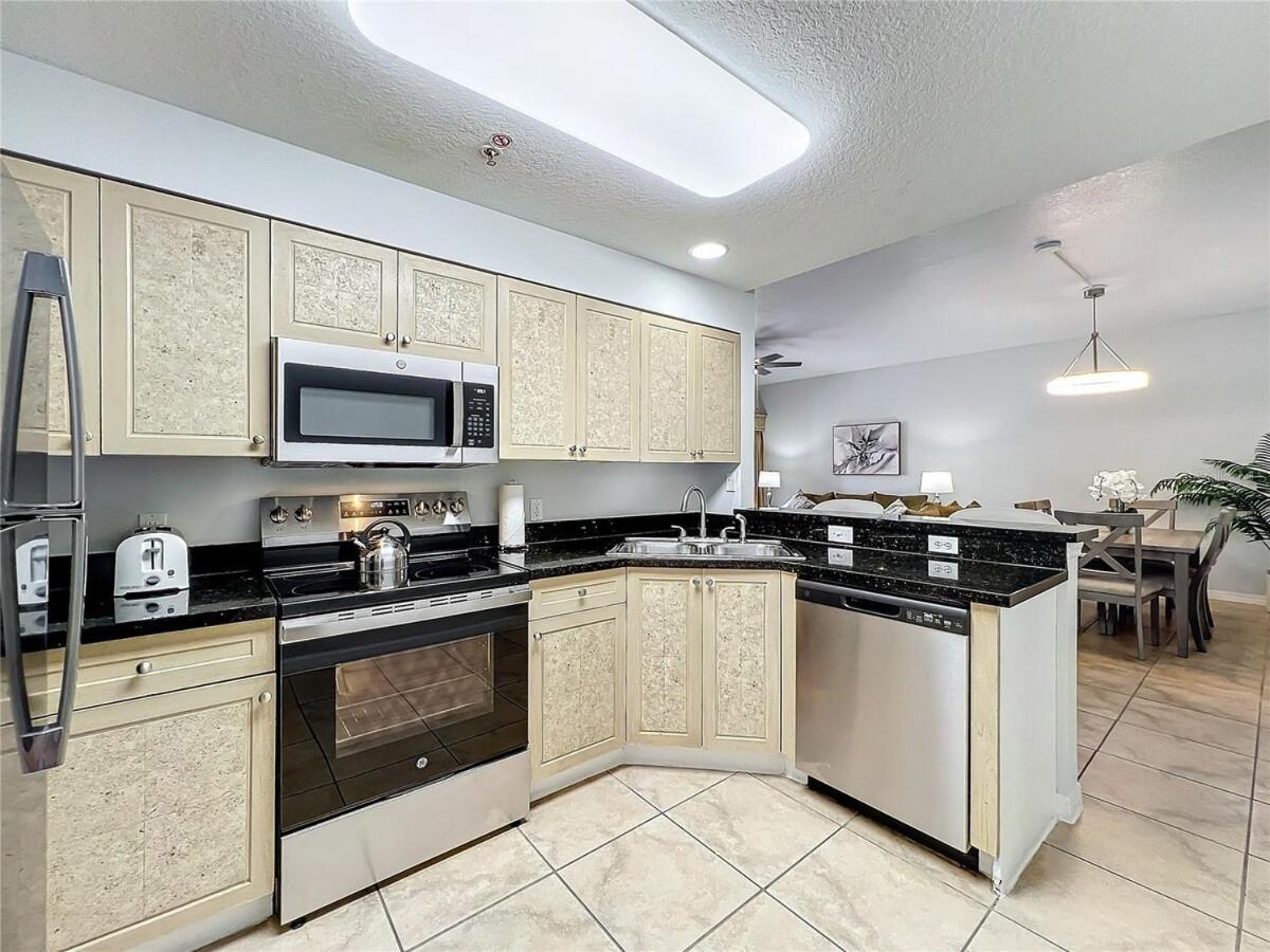 Apartment Spacious 3 Bed 3 Bath Luxury 5 Min From