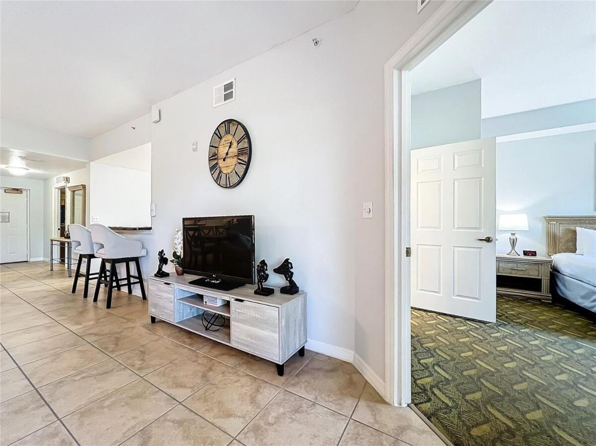 Spacious 3 Bed 3 Bath Luxury 5 Min From Apartment Orlando