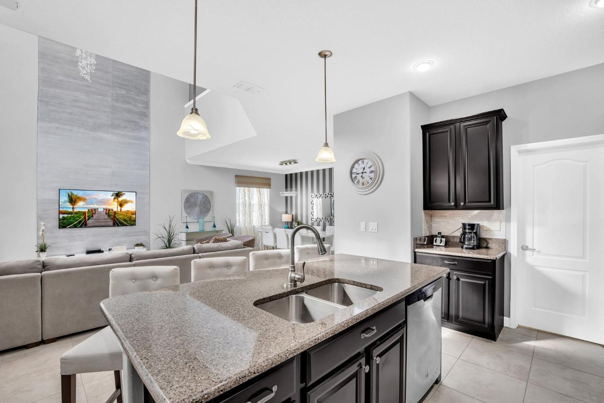 9008 Paradise Palms Blissful Haven 5-bed Oasis Of Luxury And Tranquility