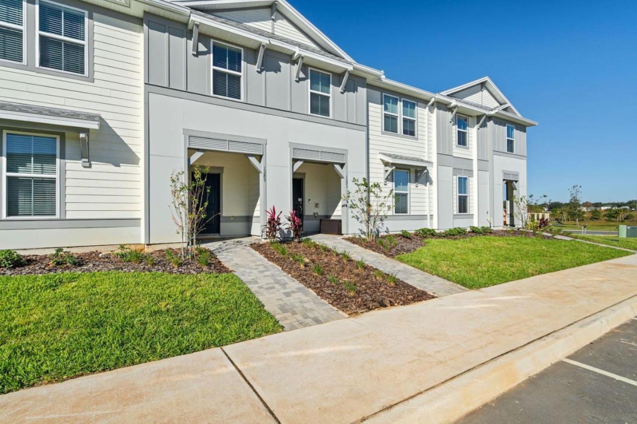 5 Bedroom 5 Bathroom Windsor Cay 1289 *