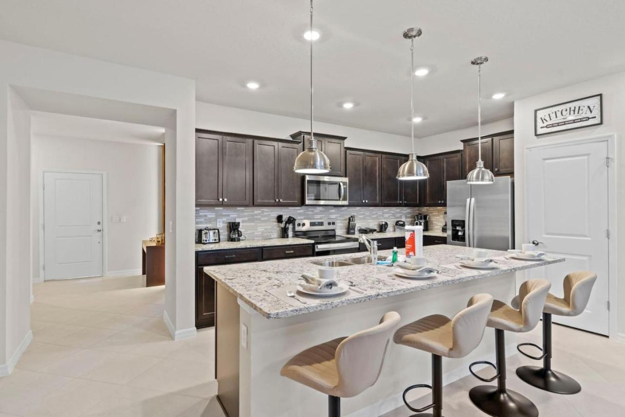 5 Bedroom 5 Bathroom Windsor Cay 1289 Holiday home