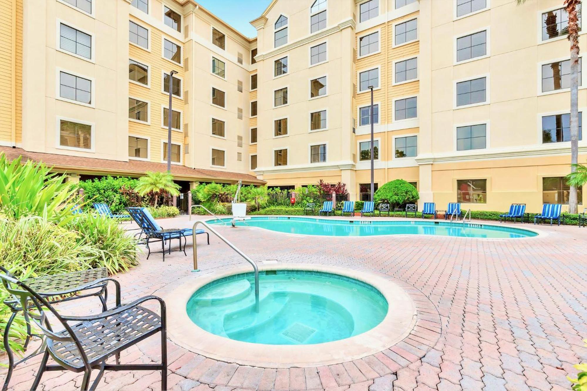 W Pool & Hot Tub - Near Universal *