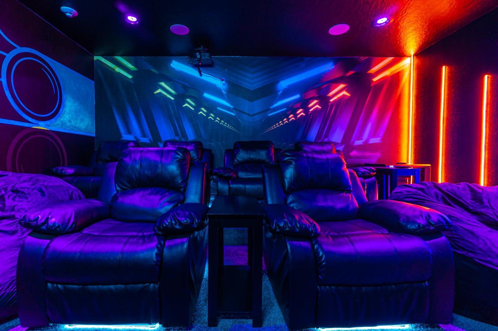Featured On Tv! Epic Game Room, Theater, Private Pool & Hot Tub * Orlando