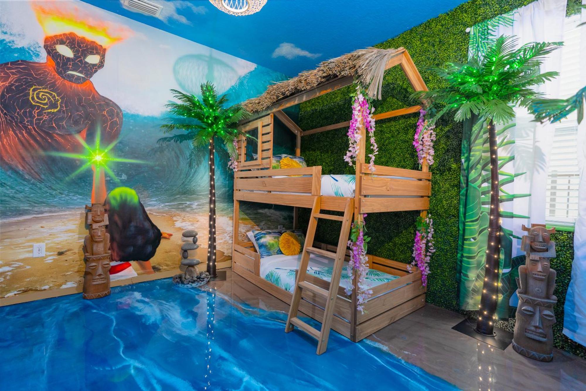 Featured On Tv! Epic Game Room, Theater, Private Pool & Hot Tub Holiday home Orlando