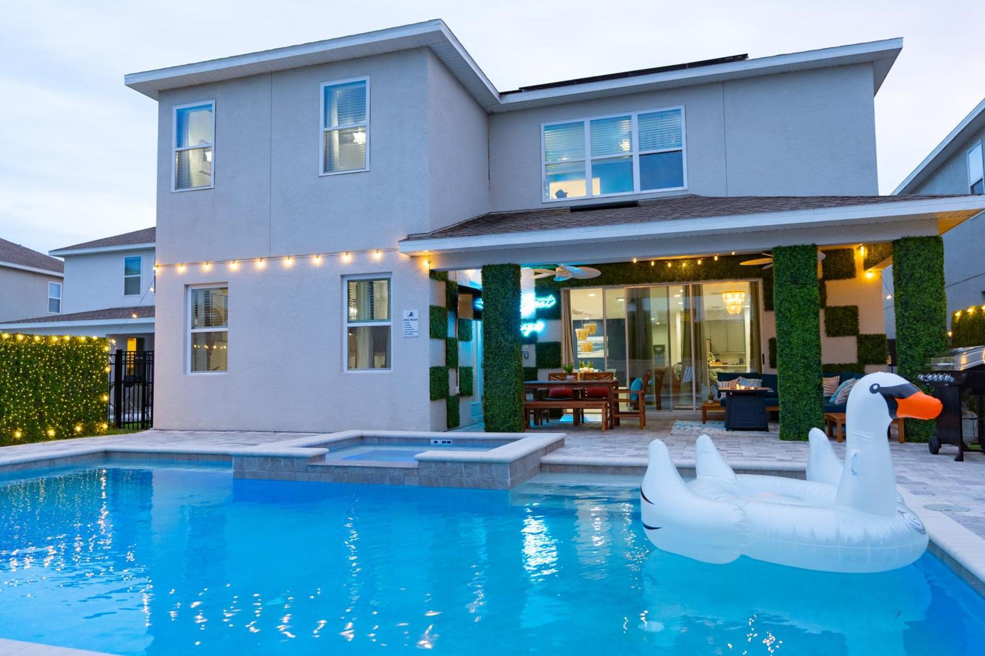 Featured On Tv! Epic Game Room, Theater, Private Pool & Hot Tub Holiday home *
