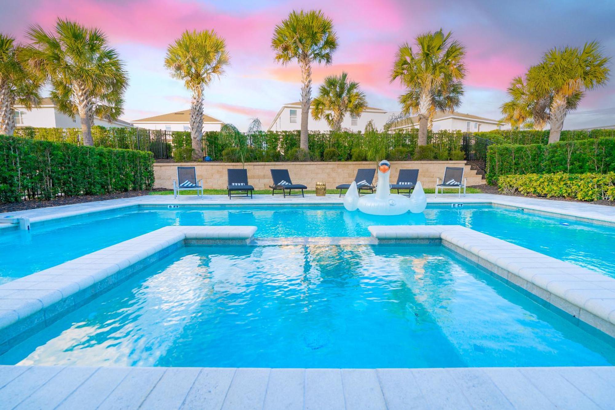 Featured On Tv! Epic Game Room, Theater, Private Pool & Hot Tub Holiday home