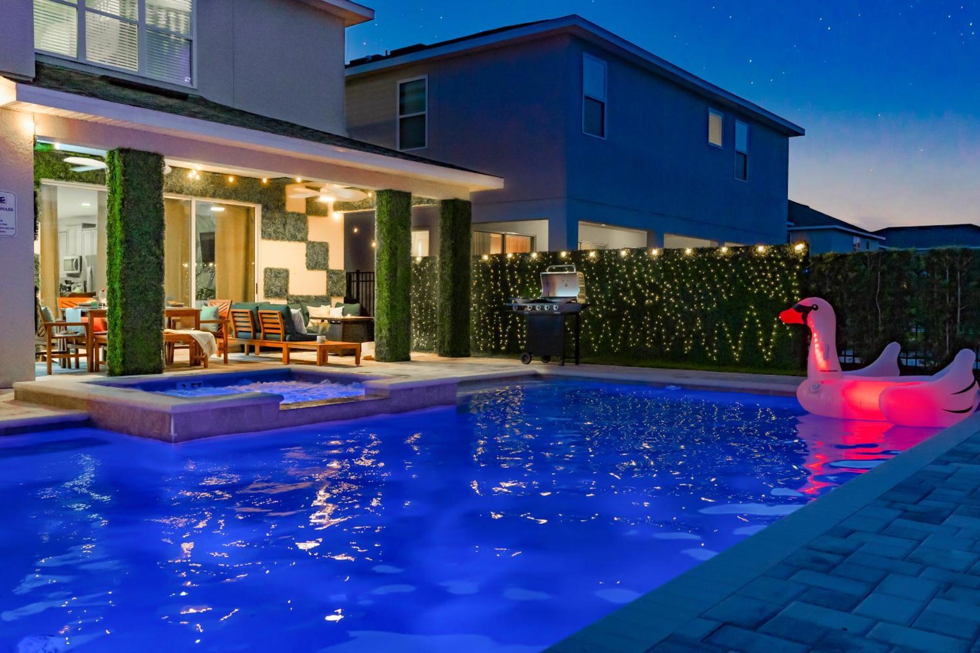 Featured On Tv! Epic Game Room, Theater, Private Pool & Hot Tub Holiday home Orlando