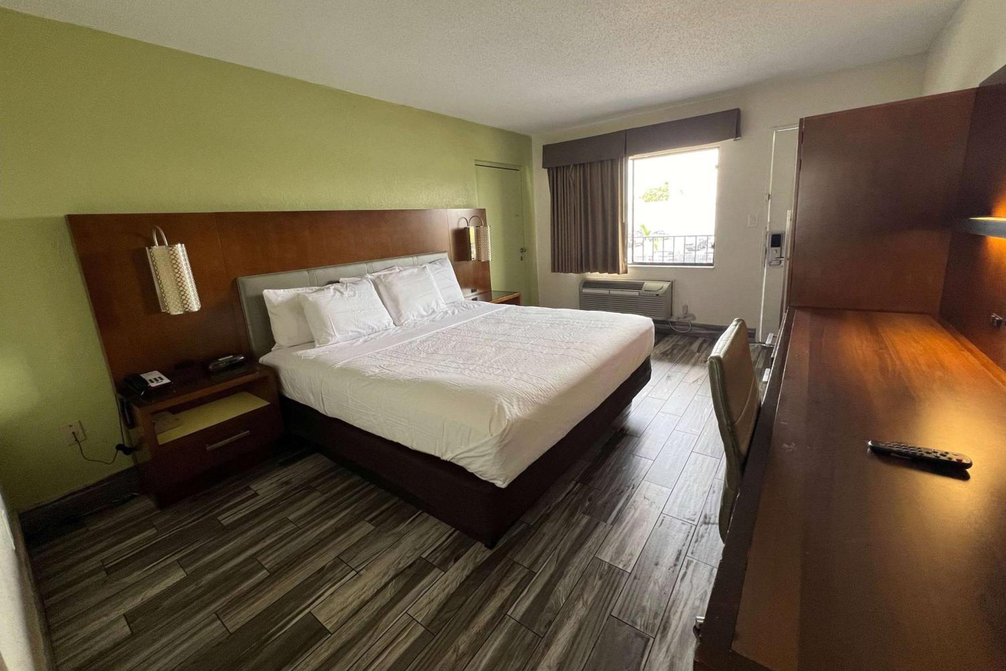 Baymont By Wyndham Downtown Hotel 2*
