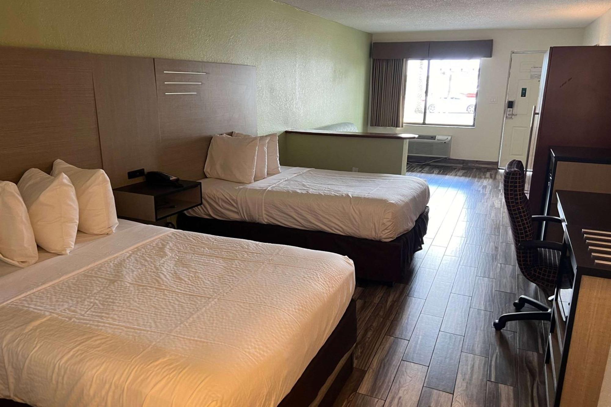 Hotel Baymont By Wyndham Downtown 2*