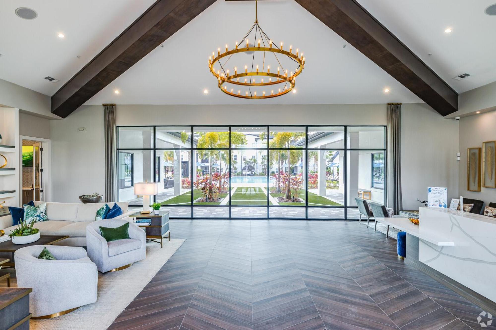 Apartment Private Full Modern King Suite, Amenities & Great Pool